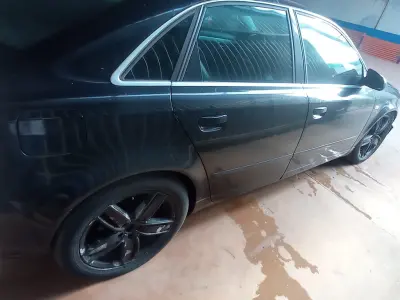 LOTE 320 - AUDI A4 1.8 TURBO, 2006/2007. TETO SOLAR, MULTITRONIC, TODAS ARO 18, COMPLETO. HOMOCINÉTICA ESQUERDA E TRIZETA QUEBRADA. (NO ESTADO)