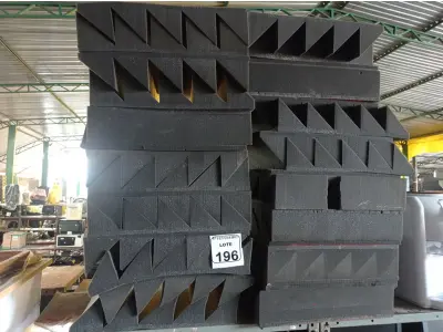LOTE 196 - 30 PLACAS DE ESPUMA PARA PROTEÇÃO ACÚSTICA. (NO ESTADO) ATENÇÃO! FAZER A VISITAÇÃO ANTES DE ARREMATAR, NÃO SABEMOS SE FUNCIONA. LEILÃO NÃO TEM GARANTIA E NEM DEVOLUÇÃO, SUJEITO A POSSÍVEIS AVARIAS VISÍVEIS/OCULTAS E/OU AUSÊNCIA DE COMPONENTES.