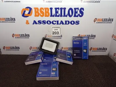 LOTE 203 - 05 REFLETORES LED PARA AMBIENTES EXTERNOS 100W.(NOVO) (NO ESTADO) ATENÇÃO! FAZER A VISITAÇÃO ANTES DE ARREMATAR, NÃO SABEMOS SE FUNCIONA. LEILÃO NÃO TEM GARANTIA E NEM DEVOLUÇÃO, SUJEITO A POSSÍVEIS AVARIAS VISÍVEIS/OCULTAS E/OU AUSÊNCIA DE COMPONENTES.