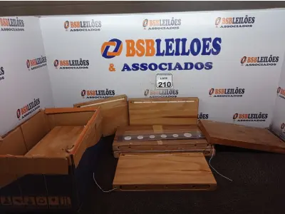 LOTE 210 - 01 ESTANTE EXPOSITORA DESMONTADA. (NOVA)(NO ESTADO) ATENÇÃO! FAZER A VISITAÇÃO ANTES DE ARREMATAR, NÃO SABEMOS SE FUNCIONA. LEILÃO NÃO TEM GARANTIA E NEM DEVOLUÇÃO, SUJEITO A POSSÍVEIS AVARIAS VISÍVEIS/OCULTAS E/OU AUSÊNCIA DE COMPONENTES.