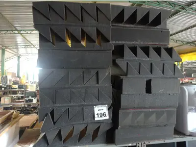 LOTE 196 - 30 PLACAS DE ESPUMA PARA PROTEÇÃO ACÚSTICA. (NO ESTADO) ATENÇÃO! FAZER A VISITAÇÃO ANTES DE ARREMATAR, NÃO SABEMOS SE FUNCIONA. LEILÃO NÃO TEM GARANTIA E NEM DEVOLUÇÃO, SUJEITO A POSSÍVEIS AVARIAS VISÍVEIS/OCULTAS E/OU AUSÊNCIA DE COMPONENTES.
