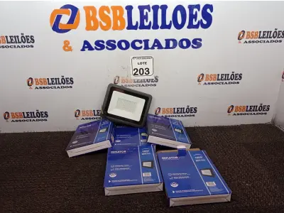 LOTE 203 - 05 REFLETORES LED PARA AMBIENTES EXTERNOS 100W.(NOVO) (NO ESTADO) ATENÇÃO! FAZER A VISITAÇÃO ANTES DE ARREMATAR, NÃO SABEMOS SE FUNCIONA. LEILÃO NÃO TEM GARANTIA E NEM DEVOLUÇÃO, SUJEITO A POSSÍVEIS AVARIAS VISÍVEIS/OCULTAS E/OU AUSÊNCIA DE COMPONENTES.