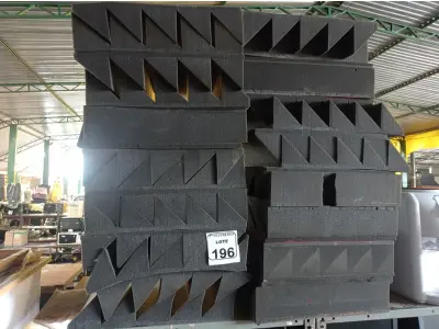 LOTE 196 - 30 PLACAS DE ESPUMA PARA PROTEÇÃO ACÚSTICA. (NO ESTADO) ATENÇÃO! FAZER A VISITAÇÃO ANTES DE ARREMATAR, NÃO SABEMOS SE FUNCIONA. LEILÃO NÃO TEM GARANTIA E NEM DEVOLUÇÃO, SUJEITO A POSSÍVEIS AVARIAS VISÍVEIS/OCULTAS E/OU AUSÊNCIA DE COMPONENTES.