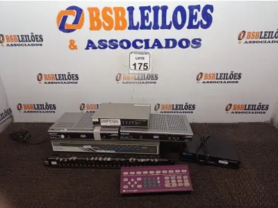LOTE 175 - 01 LOTE COM ELETRÔNICOS DIVERSOS. (NO ESTADO) ATENÇÃO! FAZER A VISITAÇÃO ANTES DE ARREMATAR, NÃO SABEMOS SE FUNCIONA. LEILÃO NÃO TEM GARANTIA E NEM DEVOLUÇÃO, SUJEITO A POSSÍVEIS AVARIAS VISÍVEIS/OCULTAS E/OU AUSÊNCIA DE COMPONENTES.