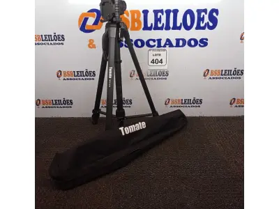 LOTE 404 - 01 TRIPÉ PARA CÂMERA MARCA TOMATE. (NO ESTADO) ATENÇÃO! FAZER A VISITAÇÃO ANTES DE ARREMATAR, NÃO SABEMOS SE FUNCIONA. LEILÃO NÃO TEM GARANTIA E NEM DEVOLUÇÃO, SUJEITO A POSSÍVEIS AVARIAS VISÍVEIS/OCULTAS E/OU AUSÊNCIA DE COMPONENTES.