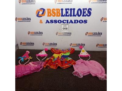 LOTE 008 - 02 FANTASIAS TAMANHO BB E 03 TIARAS MODELO CHAPEUZINHO PALHAÇO. (NOVO) (NO ESTADO) ATENÇÃO! FAZER A VISITAÇÃO ANTES DE ARREMATAR, NÃO SABEMOS SE FUNCIONA. LEILÃO NÃO TEM GARANTIA E NEM DEVOLUÇÃO, SUJEITO A POSSÍVEIS AVARIAS VISÍVEIS/OCULTAS E/OU AUSÊNCIA DE COMPONENTES.