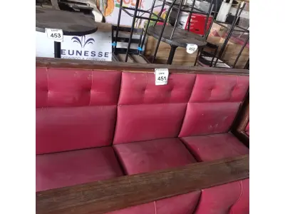 LOTE 451 - 01 SOFÁ PARA LANCHONETE 3 LUGARES. (NO ESTADO) ATENÇÃO! FAZER A VISITAÇÃO ANTES DE ARREMATAR, NÃO SABEMOS SE FUNCIONA. LEILÃO NÃO TEM GARANTIA E NEM DEVOLUÇÃO, SUJEITO A POSSÍVEIS AVARIAS VISÍVEIS/OCULTAS E/OU AUSÊNCIA DE COMPONENTES.
