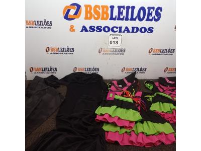 LOTE 013 - 03 VESTIDOS DE BRUXINHA, SENDO 02 COM ACESSÓRIOS COMPLETOS TAMANHO M E 01 FANTASIA MORTIÇA COM CAPA E LENÇO TAMANHO P. (NOVO) (NO ESTADO) ATENÇÃO! FAZER A VISITAÇÃO ANTES DE ARREMATAR, NÃO SABEMOS SE FUNCIONA. LEILÃO NÃO TEM GARANTIA E NEM DEVOLUÇÃO, SUJEITO A POSSÍVEIS AVARIAS VISÍVEIS/OCULTAS E/OU AUSÊNCIA DE COMPONENTES.