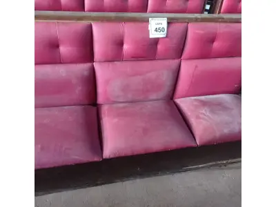 LOTE 450 - 01 SOFÁ PARA LANCHONETE 3 LUGARES. (NO ESTADO) ATENÇÃO! FAZER A VISITAÇÃO ANTES DE ARREMATAR, NÃO SABEMOS SE FUNCIONA. LEILÃO NÃO TEM GARANTIA E NEM DEVOLUÇÃO, SUJEITO A POSSÍVEIS AVARIAS VISÍVEIS/OCULTAS E/OU AUSÊNCIA DE COMPONENTES.