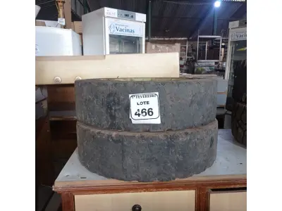 LOTE 466 - 02 RODAS COM PNEUS MACIÇOS PARA EMPILHADEIRA. (NO ESTADO) ATENÇÃO! FAZER A VISITAÇÃO ANTES DE ARREMATAR, NÃO SABEMOS SE FUNCIONA. LEILÃO NÃO TEM GARANTIA E NEM DEVOLUÇÃO, SUJEITO A POSSÍVEIS AVARIAS VISÍVEIS/OCULTAS E/OU AUSÊNCIA DE COMPONENTES.