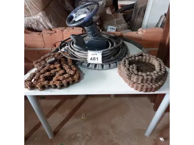 LOTE 481 - 02 CORRENTES PARA EMPILHADEIRA, MANGUEIRAS DE PRESSÃO E 01 JOYSTICK. (NO ESTADO) ATENÇÃO! FAZER A VISITAÇÃO ANTES DE ARREMATAR, NÃO SABEMOS SE FUNCIONA. LEILÃO NÃO TEM GARANTIA E NEM DEVOLUÇÃO, SUJEITO A POSSÍVEIS AVARIAS VISÍVEIS/OCULTAS E/OU AUSÊNCIA DE COMPONENTES.