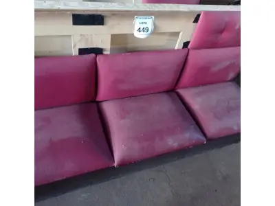 LOTE 449 - 01 SOFÁ PARA LANCHONETE 3 LUGARES. (NO ESTADO) ATENÇÃO! FAZER A VISITAÇÃO ANTES DE ARREMATAR, NÃO SABEMOS SE FUNCIONA. LEILÃO NÃO TEM GARANTIA E NEM DEVOLUÇÃO, SUJEITO A POSSÍVEIS AVARIAS VISÍVEIS/OCULTAS E/OU AUSÊNCIA DE COMPONENTES.