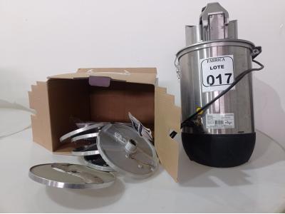 LOTE 017 - 01 PROCESSADOR DE ALIMENTOS EM INOX SKYMSEN PA-7. (NO ESTADO) ATENÇÃO! FAZER A VISITAÇÃO ANTES DE ARREMATAR, NÃO SABEMOS SE FUNCIONA. LEILÃO NÃO TEM GARANTIA E NEM DEVOLUÇÃO, SUJEITO A POSSÍVEIS AVARIAS VISÍVEIS/OCULTAS E/OU AUSÊNCIA DE COMPONENTES.