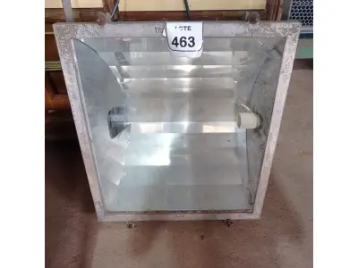 LOTE 463 - 01 REFLETOR PARA GALPÃO. (NO ESTADO) ATENÇÃO! FAZER A VISITAÇÃO ANTES DE ARREMATAR, NÃO SABEMOS SE FUNCIONA. LEILÃO NÃO TEM GARANTIA E NEM DEVOLUÇÃO, SUJEITO A POSSÍVEIS AVARIAS VISÍVEIS/OCULTAS E/OU AUSÊNCIA DE COMPONENTES.