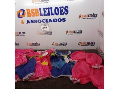 LOTE 070 - 03 VESTIDOS INFANTIL JUNINO COM SHORTINHO, SENDO 02 TAMANHOS 02. (NO ESTADO) ATENÇÃO! FAZER A VISITAÇÃO ANTES DE ARREMATAR, NÃO SABEMOS SE FUNCIONA. LEILÃO NÃO TEM GARANTIA E NEM DEVOLUÇÃO, SUJEITO A POSSÍVEIS AVARIAS VISÍVEIS/OCULTAS E/OU AUSÊNCIA DE COMPONENTES.