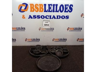 LOTE 060 - 01 CONJUNTO DE CAÇAROLAS DE DIVERSOS TAMANHOS. (NO ESTADO) ATENÇÃO! FAZER A VISITAÇÃO ANTES DE ARREMATAR, NÃO SABEMOS SE FUNCIONA. LEILÃO NÃO TEM GARANTIA E NEM DEVOLUÇÃO, SUJEITO A POSSÍVEIS AVARIAS VISÍVEIS/OCULTAS E/OU AUSÊNCIA DE COMPONENTES.
