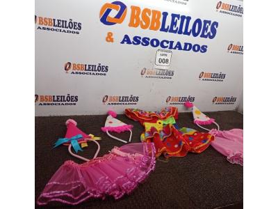 LOTE 008 - 02 FANTASIAS TAMANHO BB E 03 TIARAS MODELO CHAPEUZINHO PALHAÇO. (NOVO) (NO ESTADO) ATENÇÃO! FAZER A VISITAÇÃO ANTES DE ARREMATAR, NÃO SABEMOS SE FUNCIONA. LEILÃO NÃO TEM GARANTIA E NEM DEVOLUÇÃO, SUJEITO A POSSÍVEIS AVARIAS VISÍVEIS/OCULTAS E/OU AUSÊNCIA DE COMPONENTES.