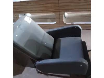 LOTE 435 - 01 CADEIRA DE DESCANSO. (NO ESTADO) ATENÇÃO! FAZER A VISITAÇÃO ANTES DE ARREMATAR, NÃO SABEMOS SE FUNCIONA. LEILÃO NÃO TEM GARANTIA E NEM DEVOLUÇÃO, SUJEITO A POSSÍVEIS AVARIAS VISÍVEIS/OCULTAS E/OU AUSÊNCIA DE COMPONENTES.