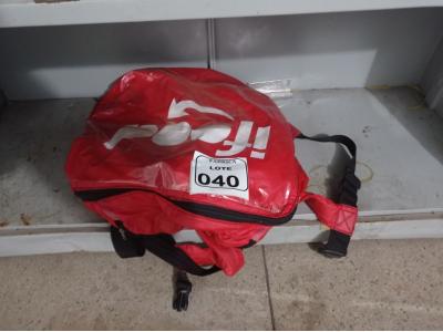 LOTE 040 - 01 BOLSA DO IFOD SEM A CAIXA. (NO ESTADO) ATENÇÃO! FAZER A VISITAÇÃO ANTES DE ARREMATAR, NÃO SABEMOS SE FUNCIONA. LEILÃO NÃO TEM GARANTIA E NEM DEVOLUÇÃO, SUJEITO A POSSÍVEIS AVARIAS VISÍVEIS/OCULTAS E/OU AUSÊNCIA DE COMPONENTES.