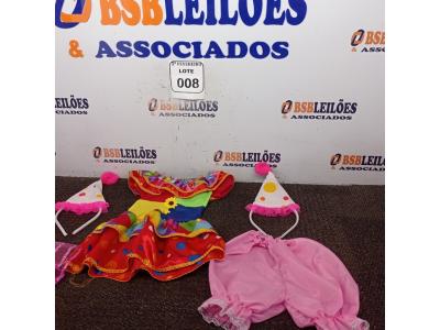 LOTE 008 - 02 FANTASIAS TAMANHO BB E 03 TIARAS MODELO CHAPEUZINHO PALHAÇO. (NOVO) (NO ESTADO) ATENÇÃO! FAZER A VISITAÇÃO ANTES DE ARREMATAR, NÃO SABEMOS SE FUNCIONA. LEILÃO NÃO TEM GARANTIA E NEM DEVOLUÇÃO, SUJEITO A POSSÍVEIS AVARIAS VISÍVEIS/OCULTAS E/OU AUSÊNCIA DE COMPONENTES.