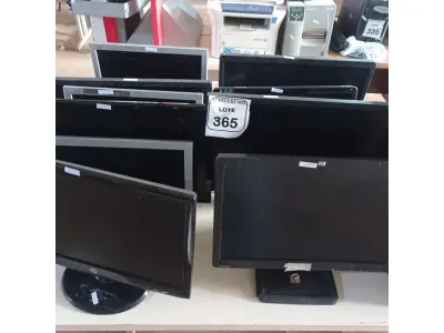 LOTE 365 - 10 MONITORES DIVERSOS. (NO ESTADO) ATENÇÃO! FAZER A VISITAÇÃO ANTES DE ARREMATAR, NÃO SABEMOS SE FUNCIONA. LEILÃO NÃO TEM GARANTIA E NEM DEVOLUÇÃO, SUJEITO A POSSÍVEIS AVARIAS VISÍVEIS/OCULTAS E/OU AUSÊNCIA DE COMPONENTES.