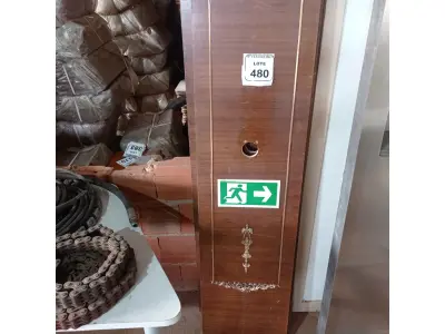 LOTE 480 - 04 PAINÉIS EM MADEIRA PARA ACABAMENTO DE COLUNA. (NO ESTADO) ATENÇÃO! FAZER A VISITAÇÃO ANTES DE ARREMATAR, NÃO SABEMOS SE FUNCIONA. LEILÃO NÃO TEM GARANTIA E NEM DEVOLUÇÃO, SUJEITO A POSSÍVEIS AVARIAS VISÍVEIS/OCULTAS E/OU AUSÊNCIA DE COMPONENTES.
