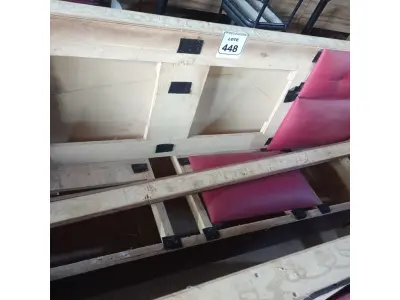 LOTE 448 - 01 SOFÁ PARA LANCHONETE 3 LUGARES. (NO ESTADO) ATENÇÃO! FAZER A VISITAÇÃO ANTES DE ARREMATAR, NÃO SABEMOS SE FUNCIONA. LEILÃO NÃO TEM GARANTIA E NEM DEVOLUÇÃO, SUJEITO A POSSÍVEIS AVARIAS VISÍVEIS/OCULTAS E/OU AUSÊNCIA DE COMPONENTES.