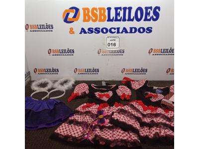 LOTE 016 - 02 VESTIDOS JUNINOS, SENDO 01 TAMANHO 2 E 01 TAMANHO 4, 02 TIARAS, 02 SAIAS AVULSAS, SENDO 01 SAIA BB E 01 P E 01 CALÇÃO JUNINO TAMANHO 1 ANO.  (NOVO) (NO ESTADO) ATENÇÃO! FAZER A VISITAÇÃO ANTES DE ARREMATAR, NÃO SABEMOS SE FUNCIONA. LEILÃO NÃO TEM GARANTIA E NEM DEVOLUÇÃO, SUJEITO A POSSÍVEIS AVARIAS VISÍVEIS/OCULTAS E/OU AUSÊNCIA DE COMPONENTES.