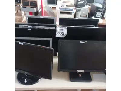 LOTE 365 - 10 MONITORES DIVERSOS. (NO ESTADO) ATENÇÃO! FAZER A VISITAÇÃO ANTES DE ARREMATAR, NÃO SABEMOS SE FUNCIONA. LEILÃO NÃO TEM GARANTIA E NEM DEVOLUÇÃO, SUJEITO A POSSÍVEIS AVARIAS VISÍVEIS/OCULTAS E/OU AUSÊNCIA DE COMPONENTES.