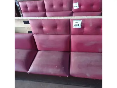 LOTE 449 - 01 SOFÁ PARA LANCHONETE 3 LUGARES. (NO ESTADO) ATENÇÃO! FAZER A VISITAÇÃO ANTES DE ARREMATAR, NÃO SABEMOS SE FUNCIONA. LEILÃO NÃO TEM GARANTIA E NEM DEVOLUÇÃO, SUJEITO A POSSÍVEIS AVARIAS VISÍVEIS/OCULTAS E/OU AUSÊNCIA DE COMPONENTES.