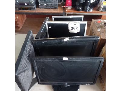 LOTE 262 - 06 MONITORES LCD MARCAS E MODELOS DIVERSOS. (NO ESTADO) ATENÇÃO! FAZER A VISITAÇÃO ANTES DE ARREMATAR, NÃO SABEMOS SE FUNCIONA. LEILÃO NÃO TEM GARANTIA E NEM DEVOLUÇÃO, SUJEITO A POSSÍVEIS AVARIAS VISÍVEIS/OCULTAS E/OU AUSÊNCIA DE COMPONENTES.