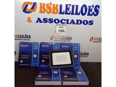 LOTE 166 - 05 REFLETORES DE LED AMBIENTE EXTERNO 100W CADA. (NOVO). (NO ESTADO) ATENÇÃO! FAZER A VISITAÇÃO ANTES DE ARREMATAR, NÃO SABEMOS SE FUNCIONA. LEILÃO NÃO TEM GARANTIA E NEM DEVOLUÇÃO, SUJEITO A POSSÍVEIS AVARIAS VISÍVEIS/OCULTAS E/OU AUSÊNCIA DE COMPONENTES.