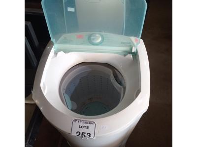 LOTE 253 - 01 MÁQUINA DE LAVAR ROUPAS MARCA CONSUL 6KG. 127VOLTS. (NO ESTADO) ATENÇÃO! FAZER A VISITAÇÃO ANTES DE ARREMATAR, NÃO SABEMOS SE FUNCIONA. LEILÃO NÃO TEM GARANTIA E NEM DEVOLUÇÃO, SUJEITO A POSSÍVEIS AVARIAS VISÍVEIS/OCULTAS E/OU AUSÊNCIA DE COMPONENTES.