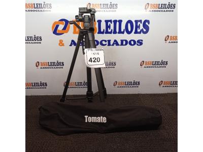 LOTE 420 - 01 TRIPÉ P/CÂMERA FOTOGRÁFICA MARCA TOMATE MODELO MTG-3016. (NO ESTADO) ATENÇÃO! FAZER A VISITAÇÃO ANTES DE ARREMATAR, NÃO SABEMOS SE FUNCIONA. LEILÃO NÃO TEM GARANTIA E NEM DEVOLUÇÃO, SUJEITO A POSSÍVEIS AVARIAS VISÍVEIS/OCULTAS E/OU AUSÊNCIA DE COMPONENTES.