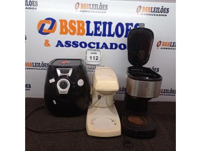 LOTE 112 - 01 BATEDEIRA, 01 CAFETEIRA E 01 AIR FRYER INCOMPLETOS. (NO ESTADO) ATENÇÃO! FAZER A VISITAÇÃO ANTES DE ARREMATAR, NÃO SABEMOS SE FUNCIONA. LEILÃO NÃO TEM GARANTIA E NEM DEVOLUÇÃO, SUJEITO A POSSÍVEIS AVARIAS VISÍVEIS/OCULTAS E/OU AUSÊNCIA DE COMPONENTES.