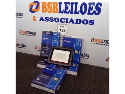 LOTE 129 - 05 REFLETORES DE LED AMBIENTE EXTERNO 100W CADA. (NOVO). (NO ESTADO) ATENÇÃO! FAZER A VISITAÇÃO ANTES DE ARREMATAR, NÃO SABEMOS SE FUNCIONA. LEILÃO NÃO TEM GARANTIA E NEM DEVOLUÇÃO, SUJEITO A POSSÍVEIS AVARIAS VISÍVEIS/OCULTAS E/OU AUSÊNCIA DE COMPONENTES.