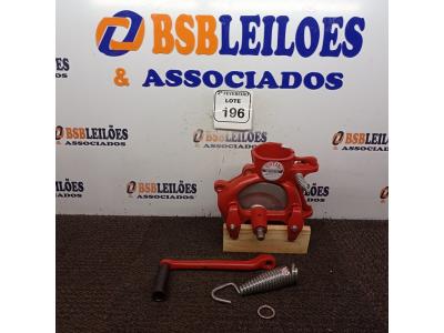 LOTE 196 - 01 DEBULHADOR DE MILHO MARCA BOTINI. (NO ESTADO) ATENÇÃO! FAZER A VISITAÇÃO ANTES DE ARREMATAR, NÃO SABEMOS SE FUNCIONA. LEILÃO NÃO TEM GARANTIA E NEM DEVOLUÇÃO, SUJEITO A POSSÍVEIS AVARIAS VISÍVEIS/OCULTAS E/OU AUSÊNCIA DE COMPONENTES.