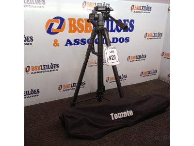LOTE 420 - 01 TRIPÉ P/CÂMERA FOTOGRÁFICA MARCA TOMATE MODELO MTG-3016. (NO ESTADO) ATENÇÃO! FAZER A VISITAÇÃO ANTES DE ARREMATAR, NÃO SABEMOS SE FUNCIONA. LEILÃO NÃO TEM GARANTIA E NEM DEVOLUÇÃO, SUJEITO A POSSÍVEIS AVARIAS VISÍVEIS/OCULTAS E/OU AUSÊNCIA DE COMPONENTES.