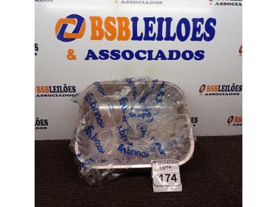 LOTE 174 - 01 CUBA EM AÇO INOX QUADRADA. (NOVO) (NO ESTADO) ATENÇÃO! FAZER A VISITAÇÃO ANTES DE ARREMATAR, NÃO SABEMOS SE FUNCIONA. LEILÃO NÃO TEM GARANTIA E NEM DEVOLUÇÃO, SUJEITO A POSSÍVEIS AVARIAS VISÍVEIS/OCULTAS E/OU AUSÊNCIA DE COMPONENTES.
