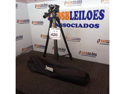 LOTE 420 - 01 TRIPÉ P/CÂMERA FOTOGRÁFICA MARCA TOMATE MODELO MTG-3016. (NO ESTADO) ATENÇÃO! FAZER A VISITAÇÃO ANTES DE ARREMATAR, NÃO SABEMOS SE FUNCIONA. LEILÃO NÃO TEM GARANTIA E NEM DEVOLUÇÃO, SUJEITO A POSSÍVEIS AVARIAS VISÍVEIS/OCULTAS E/OU AUSÊNCIA DE COMPONENTES.