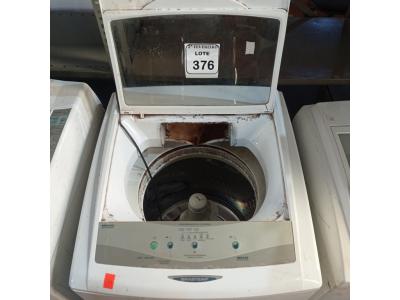 LOTE 376 -  01 MÁQUINA DE LAVAR ROUPAS BRASTEMP. (NO ESTADO) ATENÇÃO! FAZER A VISITAÇÃO ANTES DE ARREMATAR, NÃO SABEMOS SE FUNCIONA. LEILÃO NÃO TEM GARANTIA E NEM DEVOLUÇÃO, SUJEITO A POSSÍVEIS AVARIAS VISÍVEIS/OCULTAS E/OU AUSÊNCIA DE COMPONENTES.