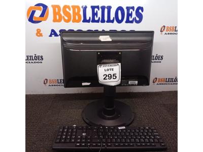 LOTE 295 -  01 MONITOR AOC COM TECLADO. (NO ESTADO) ATENÇÃO! FAZER A VISITAÇÃO ANTES DE ARREMATAR, NÃO SABEMOS SE FUNCIONA. LEILÃO NÃO TEM GARANTIA E NEM DEVOLUÇÃO, SUJEITO A POSSÍVEIS AVARIAS VISÍVEIS/OCULTAS E/OU AUSÊNCIA DE COMPONENTES.