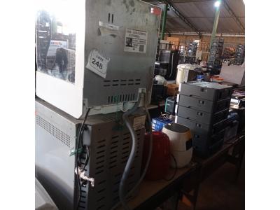 LOTE 248 -  01 FORNO ELÉTRICO E 01 LAVA LOUÇAS COM AVARIAS. (NO ESTADO) ATENÇÃO! FAZER A VISITAÇÃO ANTES DE ARREMATAR, NÃO SABEMOS SE FUNCIONA. LEILÃO NÃO TEM GARANTIA E NEM DEVOLUÇÃO, SUJEITO A POSSÍVEIS AVARIAS VISÍVEIS/OCULTAS E/OU AUSÊNCIA DE COMPONENTES.