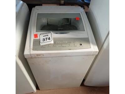LOTE 374 -  01 MÁQUINA DE LAVAR ROUPAS BRASTEMP 5K. (NO ESTADO) ATENÇÃO! FAZER A VISITAÇÃO ANTES DE ARREMATAR, NÃO SABEMOS SE FUNCIONA. LEILÃO NÃO TEM GARANTIA E NEM DEVOLUÇÃO, SUJEITO A POSSÍVEIS AVARIAS VISÍVEIS/OCULTAS E/OU AUSÊNCIA DE COMPONENTES.
