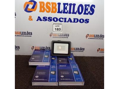 LOTE 183 - 05 REFLETORES DE LED AMBIENTE EXTERNO 100W CADA. (NOVO). (NO ESTADO) ATENÇÃO! FAZER A VISITAÇÃO ANTES DE ARREMATAR, NÃO SABEMOS SE FUNCIONA. LEILÃO NÃO TEM GARANTIA E NEM DEVOLUÇÃO, SUJEITO A POSSÍVEIS AVARIAS VISÍVEIS/OCULTAS E/OU AUSÊNCIA DE COMPONENTES.