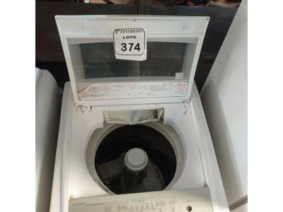 LOTE 374 -  01 MÁQUINA DE LAVAR ROUPAS BRASTEMP 5K. (NO ESTADO) ATENÇÃO! FAZER A VISITAÇÃO ANTES DE ARREMATAR, NÃO SABEMOS SE FUNCIONA. LEILÃO NÃO TEM GARANTIA E NEM DEVOLUÇÃO, SUJEITO A POSSÍVEIS AVARIAS VISÍVEIS/OCULTAS E/OU AUSÊNCIA DE COMPONENTES.