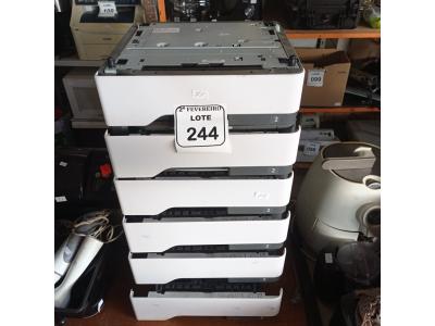 LOTE 244 - 06 GAVETAS PARA IMPRESSORA. (NO ESTADO) ATENÇÃO! FAZER A VISITAÇÃO ANTES DE ARREMATAR, NÃO SABEMOS SE FUNCIONA. LEILÃO NÃO TEM GARANTIA E NEM DEVOLUÇÃO, SUJEITO A POSSÍVEIS AVARIAS VISÍVEIS/OCULTAS E/OU AUSÊNCIA DE COMPONENTES.