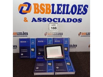 LOTE 166 - 05 REFLETORES DE LED AMBIENTE EXTERNO 100W CADA. (NOVO). (NO ESTADO) ATENÇÃO! FAZER A VISITAÇÃO ANTES DE ARREMATAR, NÃO SABEMOS SE FUNCIONA. LEILÃO NÃO TEM GARANTIA E NEM DEVOLUÇÃO, SUJEITO A POSSÍVEIS AVARIAS VISÍVEIS/OCULTAS E/OU AUSÊNCIA DE COMPONENTES.