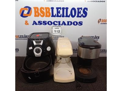 LOTE 112 - 01 BATEDEIRA, 01 CAFETEIRA E 01 AIR FRYER INCOMPLETOS. (NO ESTADO) ATENÇÃO! FAZER A VISITAÇÃO ANTES DE ARREMATAR, NÃO SABEMOS SE FUNCIONA. LEILÃO NÃO TEM GARANTIA E NEM DEVOLUÇÃO, SUJEITO A POSSÍVEIS AVARIAS VISÍVEIS/OCULTAS E/OU AUSÊNCIA DE COMPONENTES.