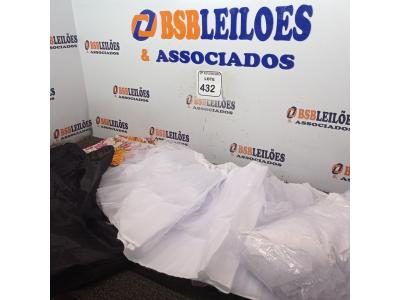 LOTE 432 - 01 LOTE COM ROUPAS DE CARNAVAL. (NO ESTADO) ATENÇÃO! FAZER A VISITAÇÃO ANTES DE ARREMATAR, NÃO SABEMOS SE FUNCIONA. LEILÃO NÃO TEM GARANTIA E NEM DEVOLUÇÃO, SUJEITO A POSSÍVEIS AVARIAS VISÍVEIS/OCULTAS E/OU AUSÊNCIA DE COMPONENTES.